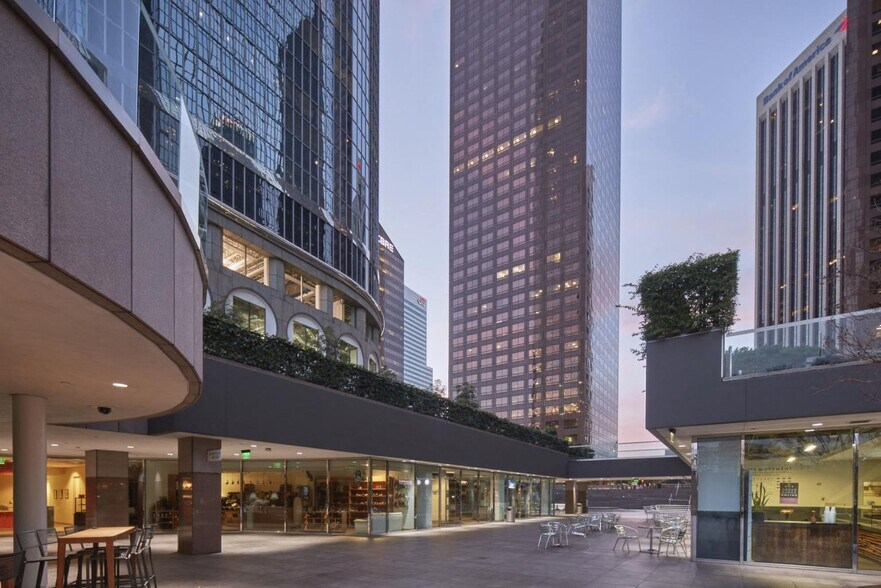 350 S Grand Ave, Los Angeles, CA à louer - Photo de l’immeuble – Image 3 sur 38