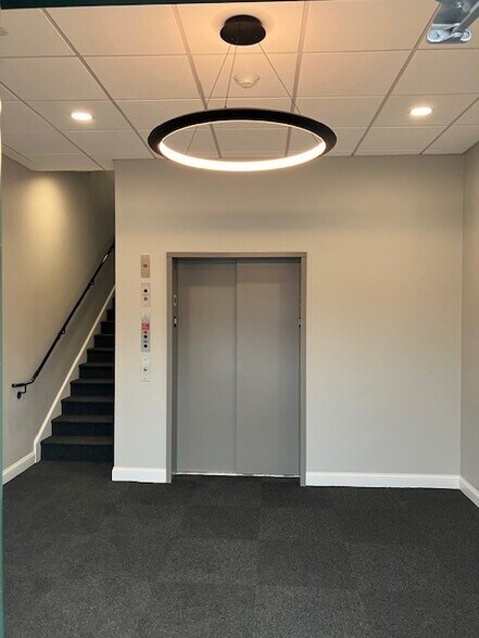60 Fletcher St, Lowell, MA à louer - Photo de l’immeuble – Image 3 sur 12