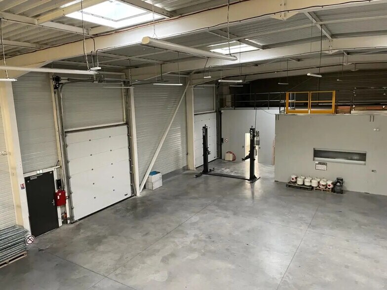 Local d'activités dans Les Sorinières à vendre - Photo de l’immeuble – Image 2 sur 13