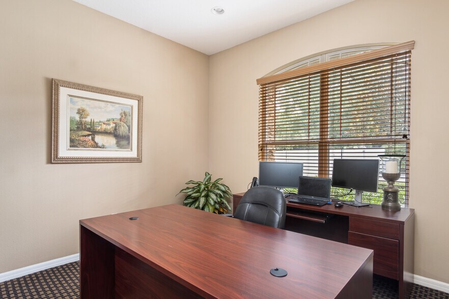 15170 N Florida Ave, Tampa, FL à louer - Photo de l’immeuble – Image 3 sur 7