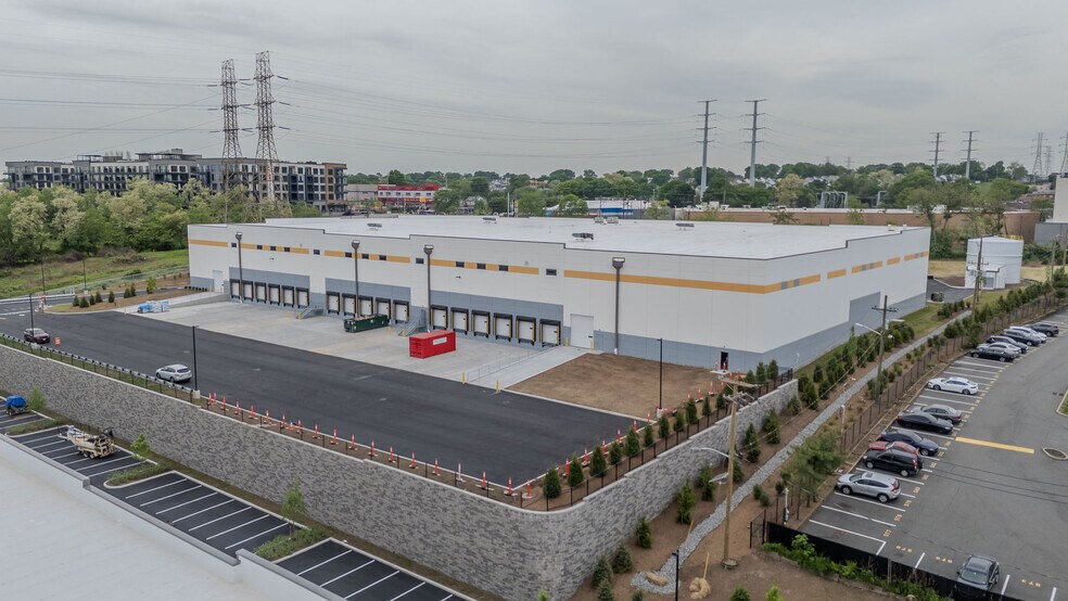 681 Main St, Belleville, NJ à louer - Photo de l’immeuble – Image 3 sur 17