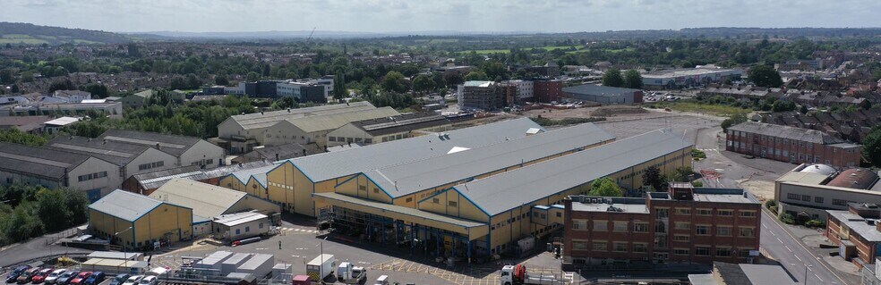 Langley Park Way, Chippenham à louer - Photo principale – Image 1 sur 1