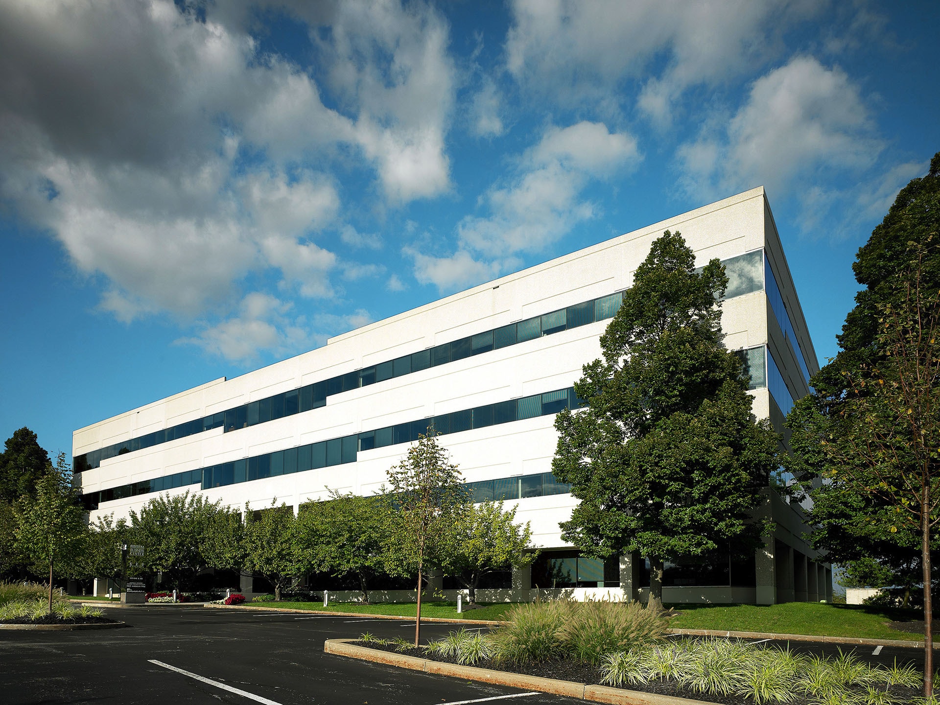 610 Freedom Business Ctr Dr, King Of Prussia, PA à louer Photo de l’immeuble– Image 1 sur 9