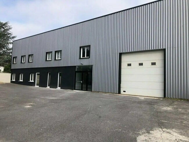 Plus de détails pour Local d’activités à vendre