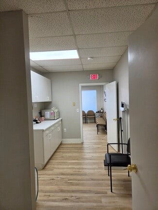 Plus de détails pour 14 Cedar Swamp Rd, Smithfield, RI - Bureau/Médical à louer