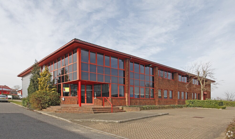 18 Amor Way, Letchworth Garden City à louer - Photo principale – Image 1 sur 13