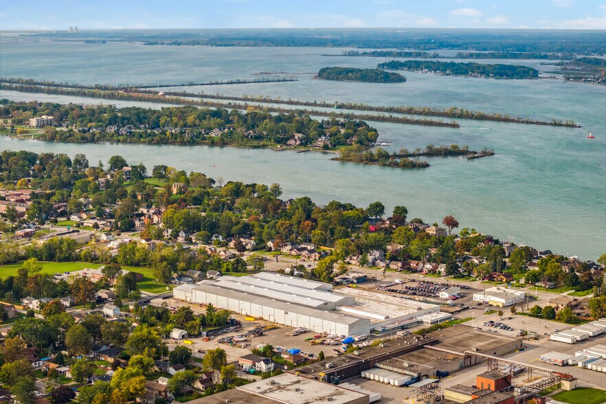 111 St. Arnaud St, Amherstburg, ON à louer - Photo de l’immeuble – Image 3 sur 12