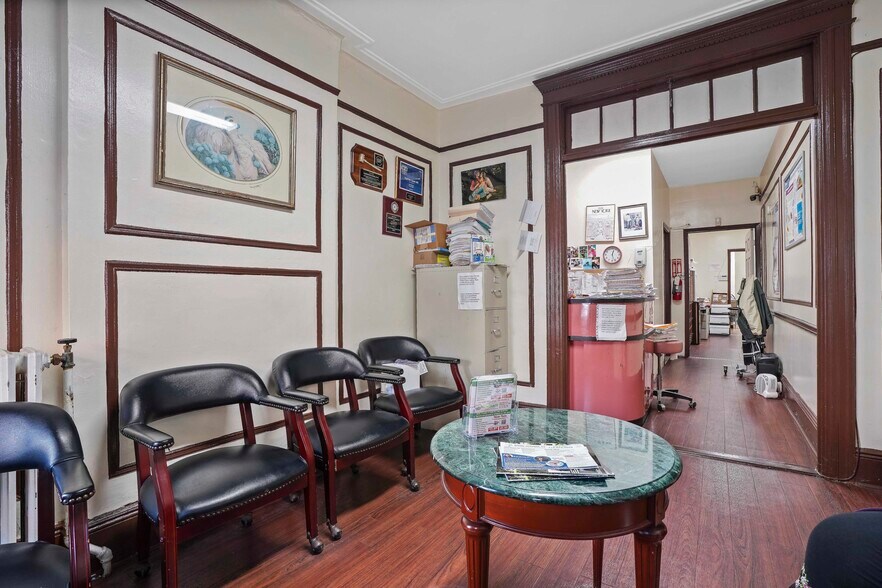 1670 Putnam Ave, Ridgewood, NY à vendre - Photo de l’immeuble – Image 3 sur 24