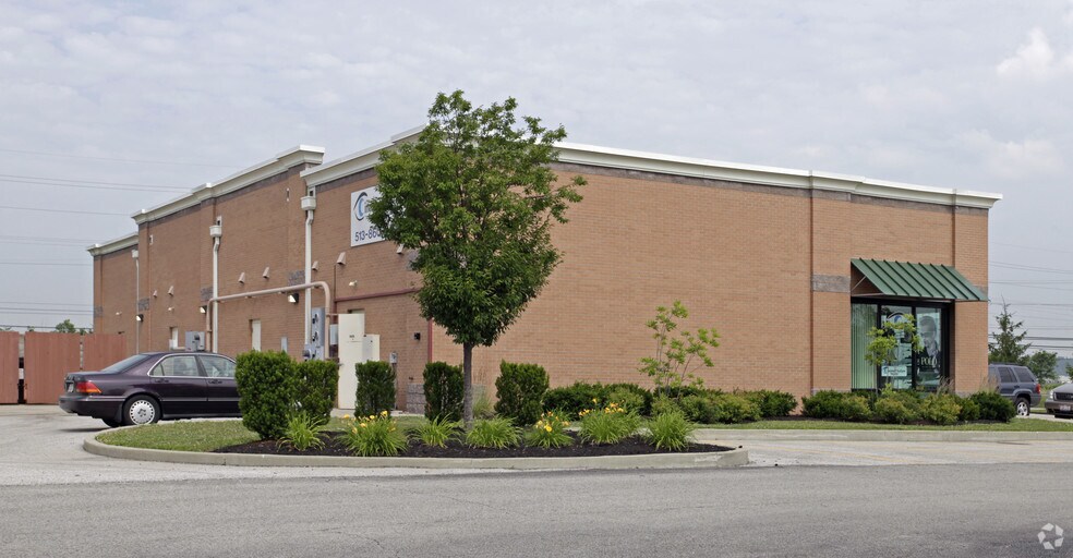 8629-8637 N Pavilion Dr, West Chester, OH à louer - Photo de l’immeuble – Image 2 sur 5