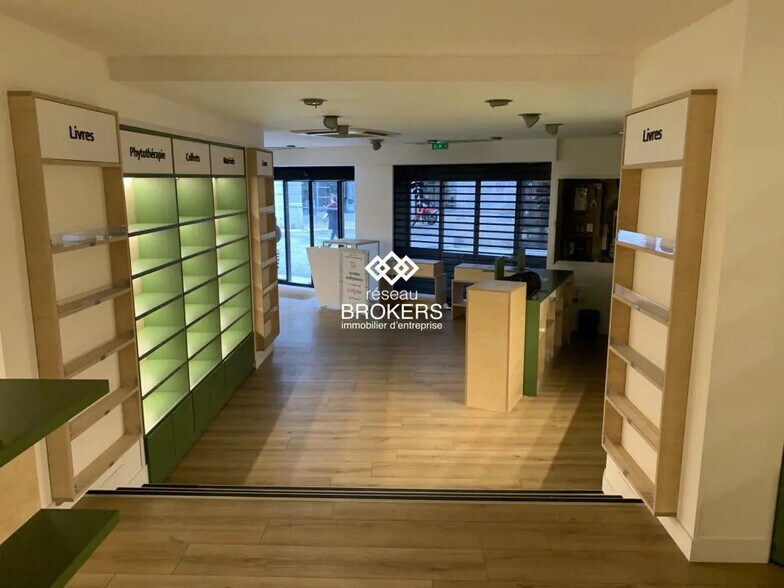 Local commercial dans Grenoble à louer - Photo de l’immeuble – Image 2 sur 20