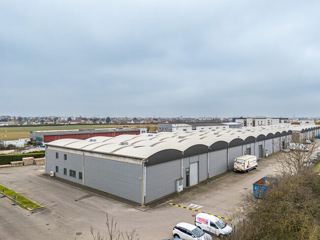 Plus de détails pour Local d'activités à louer