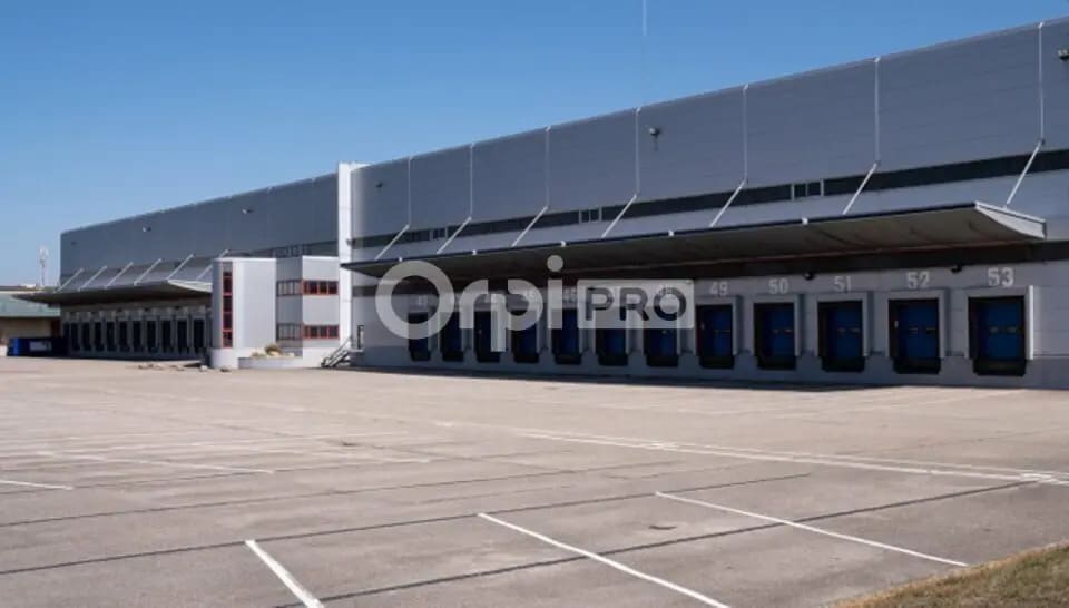 Bureau dans Saint-Quentin-Fallavier à louer - Photo de l’immeuble – Image 1 sur 10