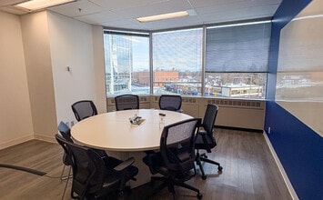 3280 Bloor St W, Toronto, ON à louer Photo intérieure– Image 2 sur 5