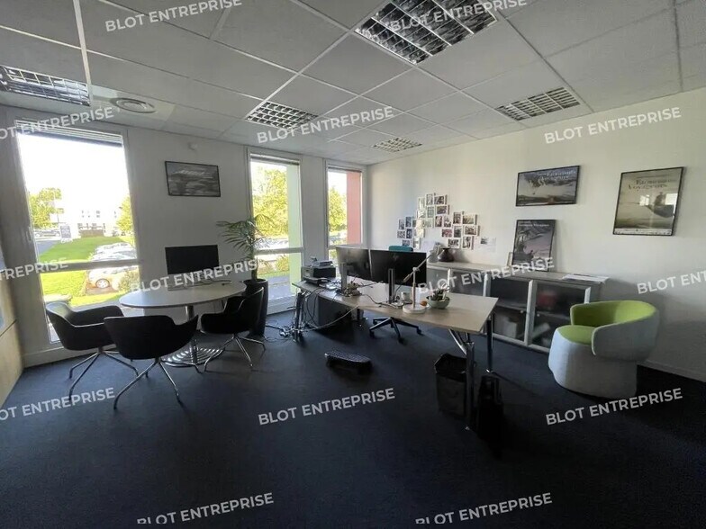 Bureau dans Chartres-de-Bretagne à louer - Photo intérieure – Image 3 sur 14