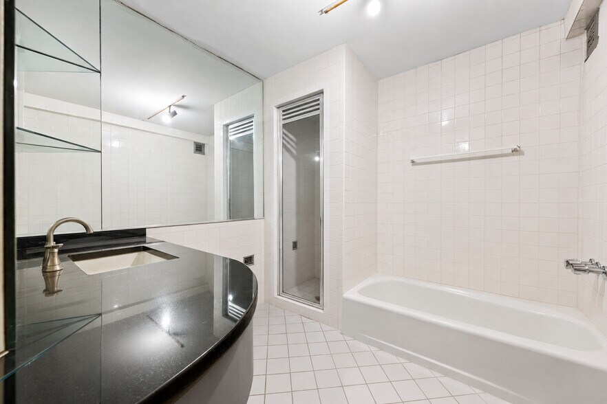 311 W 78th St, New York, NY à vendre - Photo de l’immeuble – Image 2 sur 71
