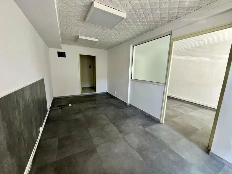 Bureau dans Monteux à louer - Photo de l’immeuble – Image 1 sur 8