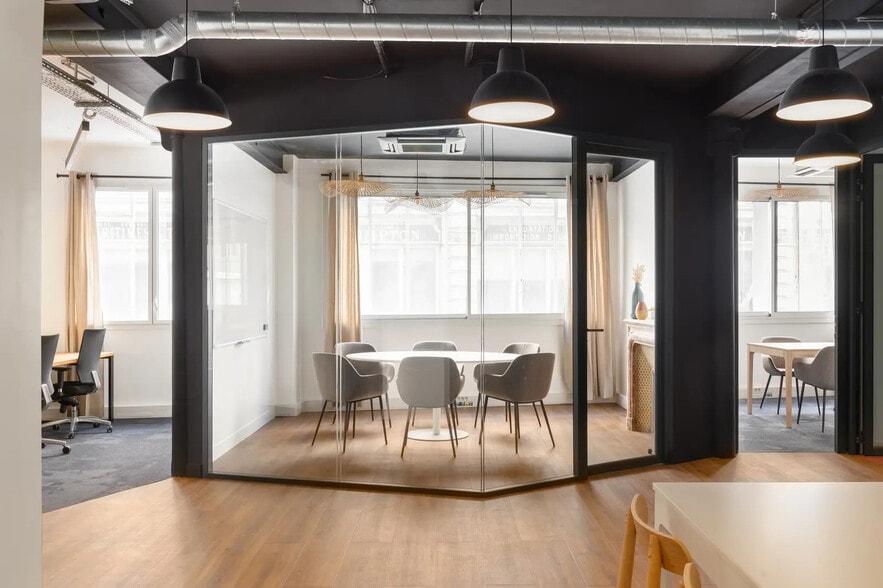 17 Rue Richer, Paris à louer - Photo de l’immeuble – Image 2 sur 6