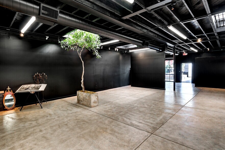 3717 W Jefferson Blvd, Los Angeles, CA à louer - Photo de l’immeuble – Image 2 sur 8