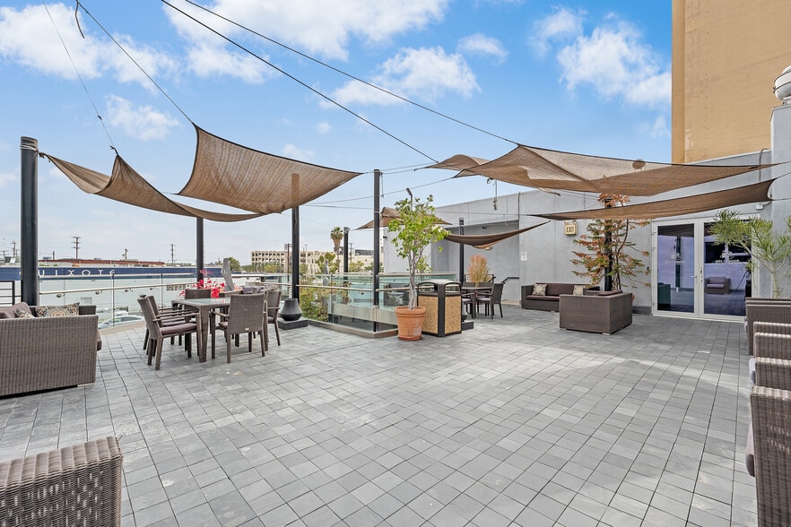 6350 Santa Monica Blvd, Los Angeles, CA à vendre - Photo de l’immeuble – Image 3 sur 43