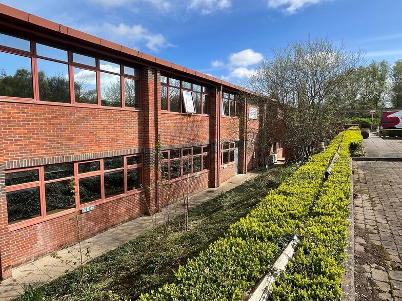 Watling St, Radlett à vendre - Photo de l’immeuble – Image 2 sur 6