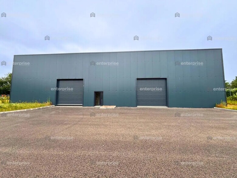 Local d'activités dans Flixecourt à vendre - Photo de l’immeuble – Image 2 sur 3