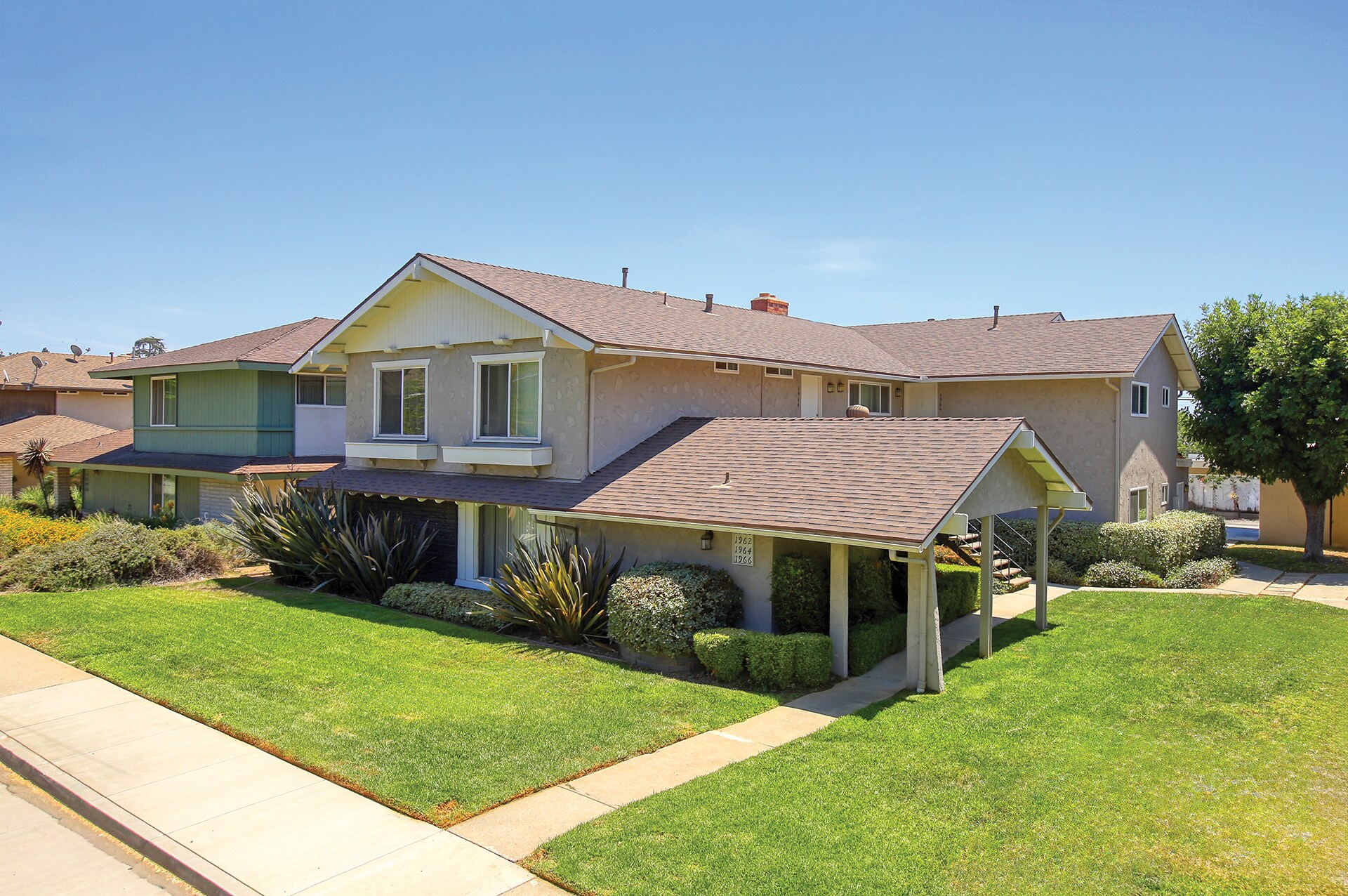 1960 Evergreen St, La Verne, CA à vendre Photo de l’immeuble– Image 1 sur 9