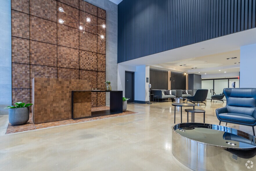 1881 Starr St, Flushing, NY à vendre - Hall d’entrée – Image 2 sur 24