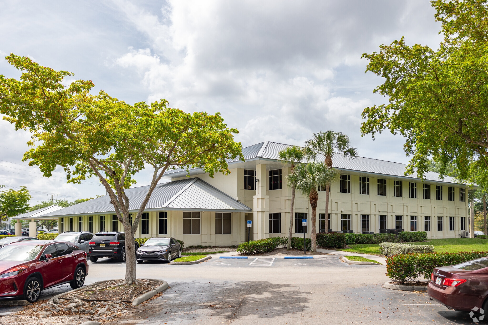 681 Goodlette Rd N, Naples, FL à vendre Photo principale– Image 1 sur 34