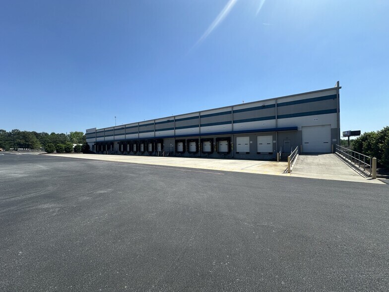 2750 Sullivan Rd, College Park, GA à louer - Photo de l’immeuble – Image 2 sur 5