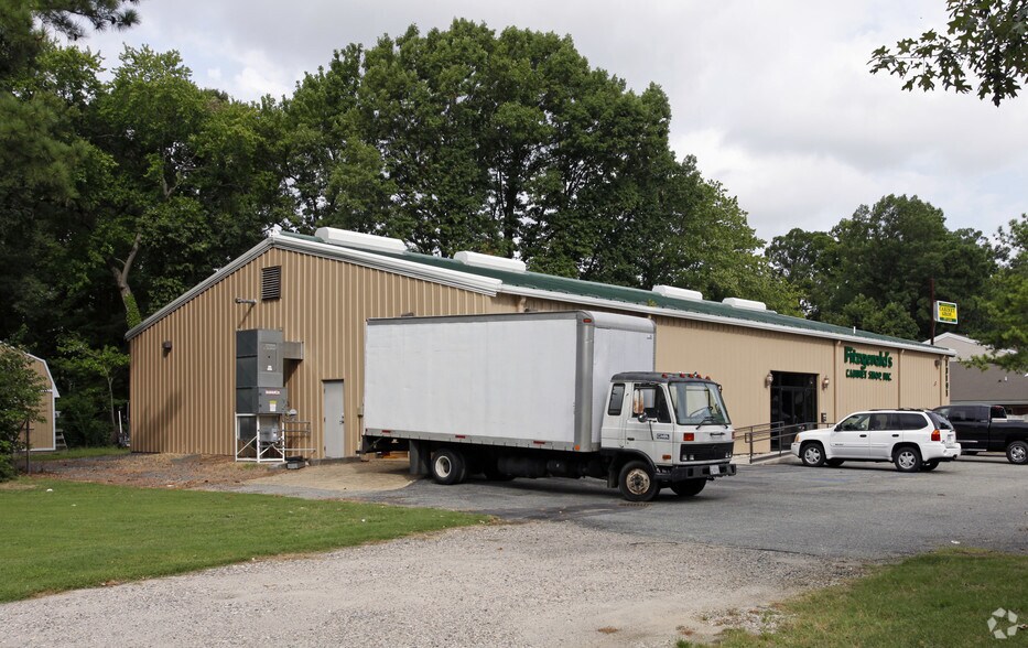 13191 Warwick Blvd, Newport News, VA à vendre - Photo de l’immeuble – Image 2 sur 2