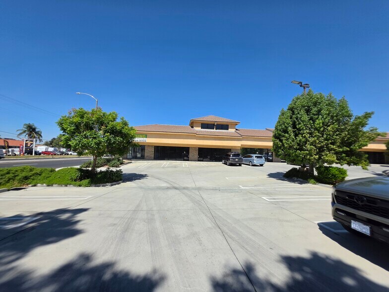 2888 E Florida Ave, Hemet, CA à louer - Photo de l’immeuble – Image 2 sur 7