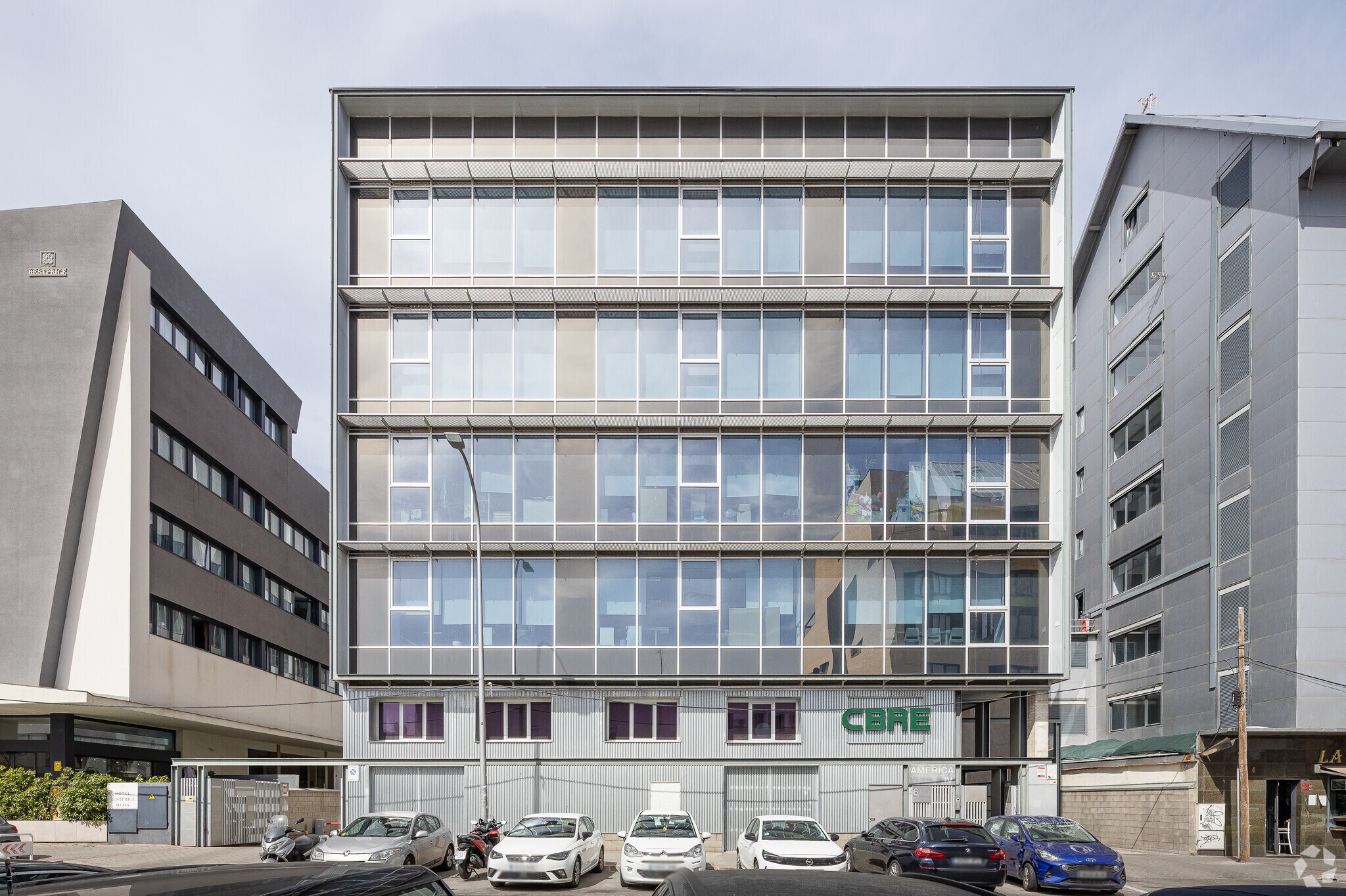 Calle Miguel Yuste, 6-8, Madrid, Madrid à louer Photo principale– Image 1 sur 9
