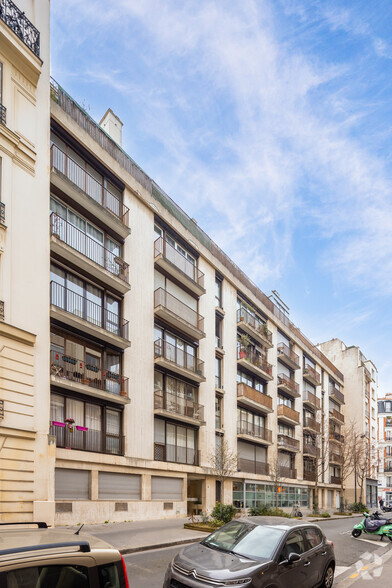 Immeuble residentiel dans Paris à vendre - Photo de l’immeuble – Image 2 sur 2