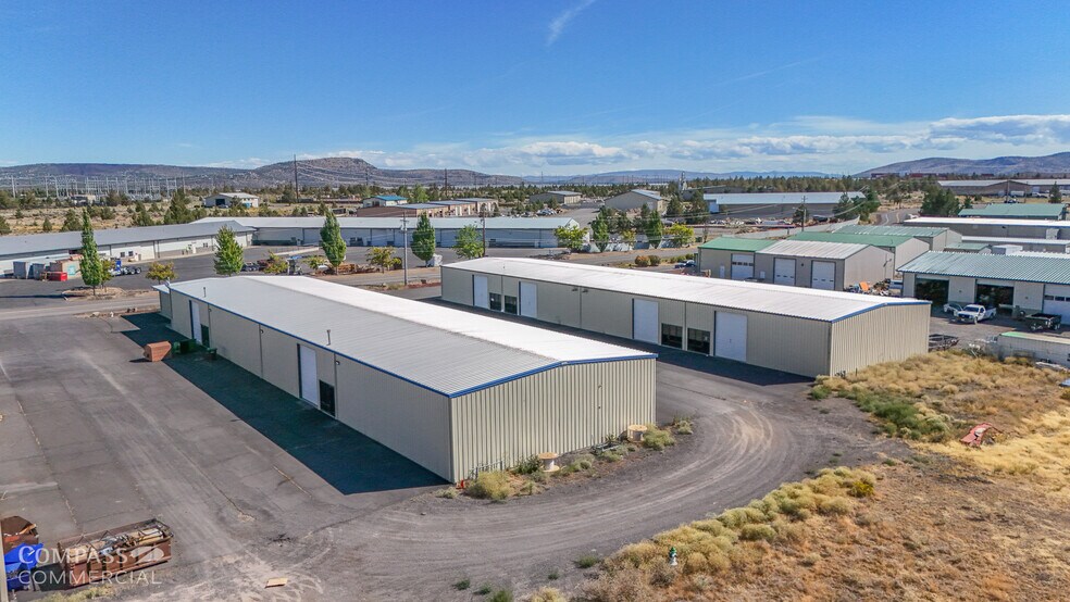 2735 SW High Desert Dr, Prineville, OR à louer - Photo de l’immeuble – Image 3 sur 6