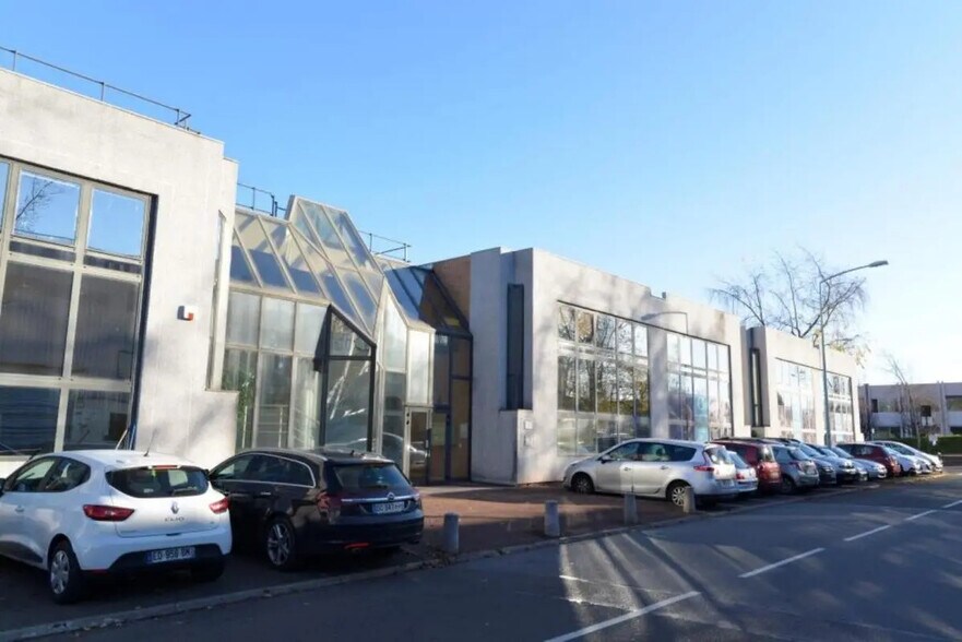 Bureau dans Saint-Germain-en-Laye à louer - Photo de l’immeuble – Image 1 sur 7