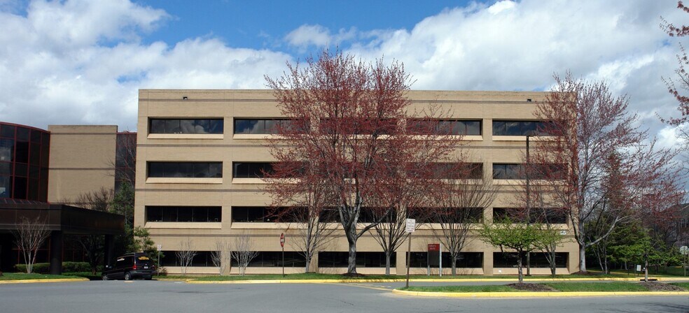1800 Town Center Dr, Reston, VA à louer - Photo de l’immeuble – Image 2 sur 13