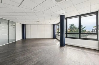 163-167 Avenue Georges Clemenceau, Nanterre à louer Photo intérieure– Image 2 sur 7