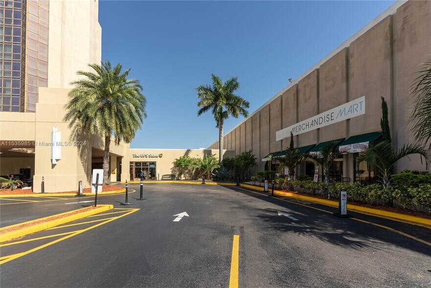 777 NW 72nd Ave, Miami, FL à vendre - Photo de l’immeuble – Image 1 sur 12