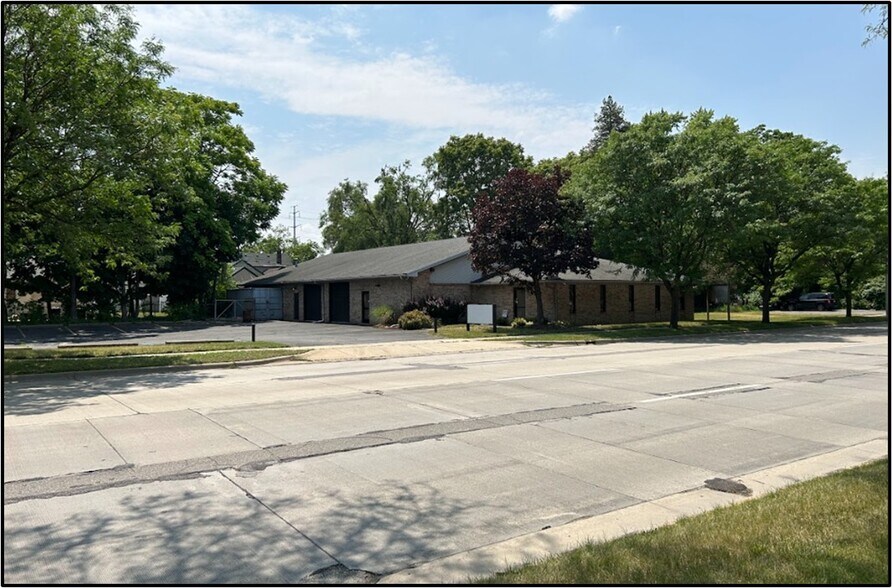 35337 E Michigan Ave, Wayne, MI à vendre - Photo de l’immeuble – Image 2 sur 11