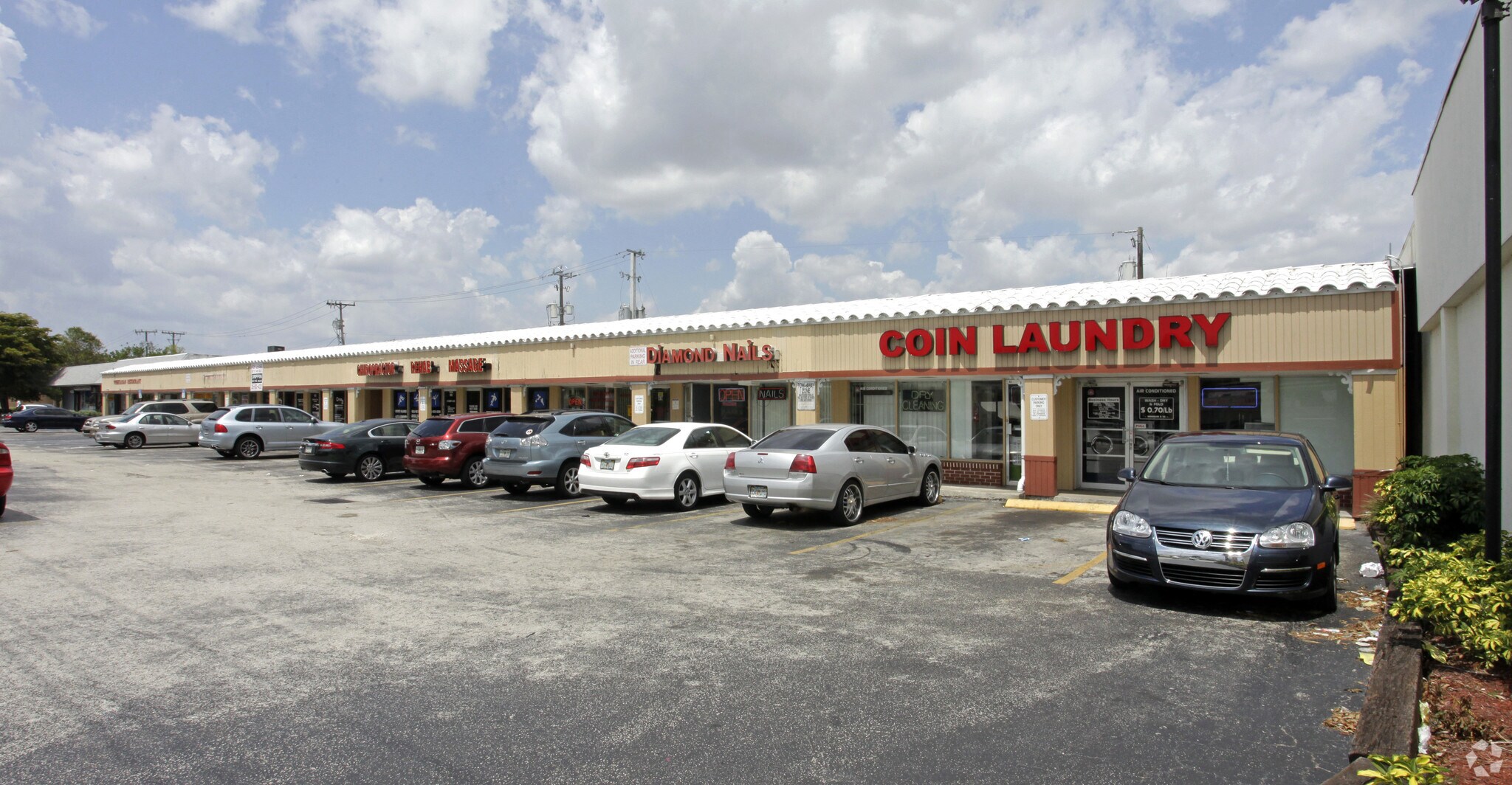 73-95 NE 167th St, Miami, FL à louer Photo principale– Image 1 sur 4