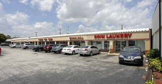 Plus de détails pour 73-95 NE 167th St, Miami, FL - Local commercial à louer