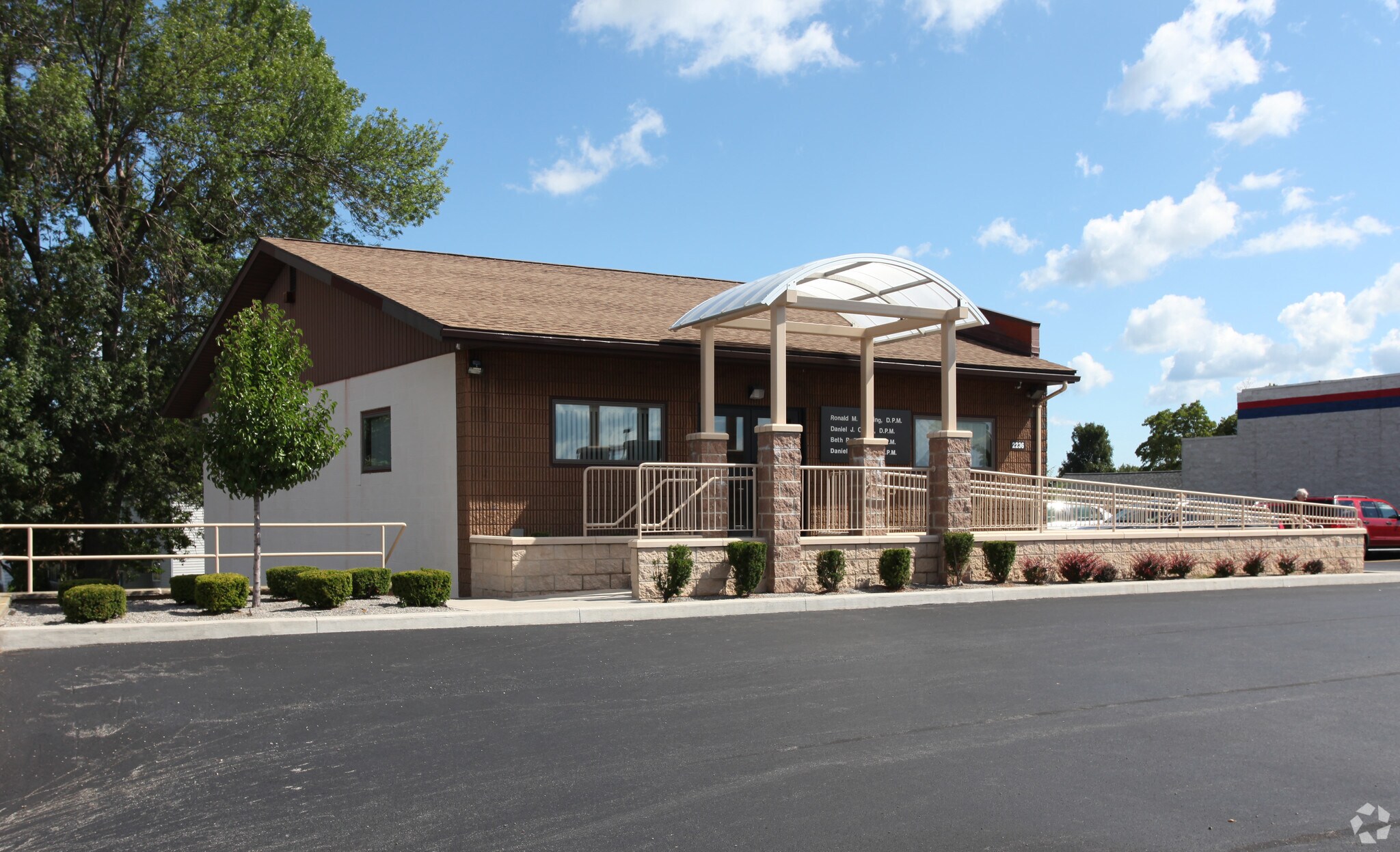 2236 Ridge Rd W, Rochester, NY à vendre Photo principale– Image 1 sur 3