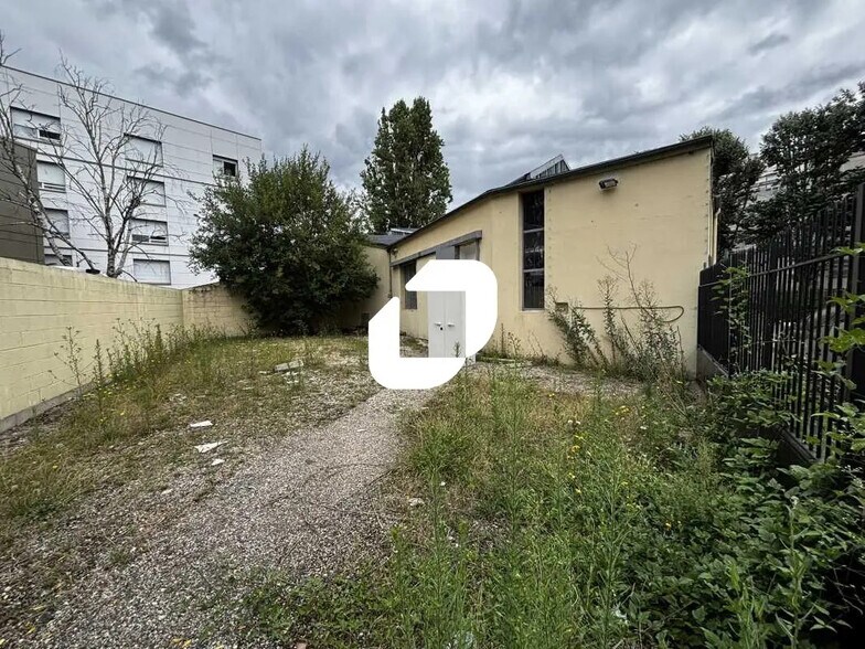 Bureau dans Évry-Courcouronnes à louer - Photo de l’immeuble – Image 1 sur 12