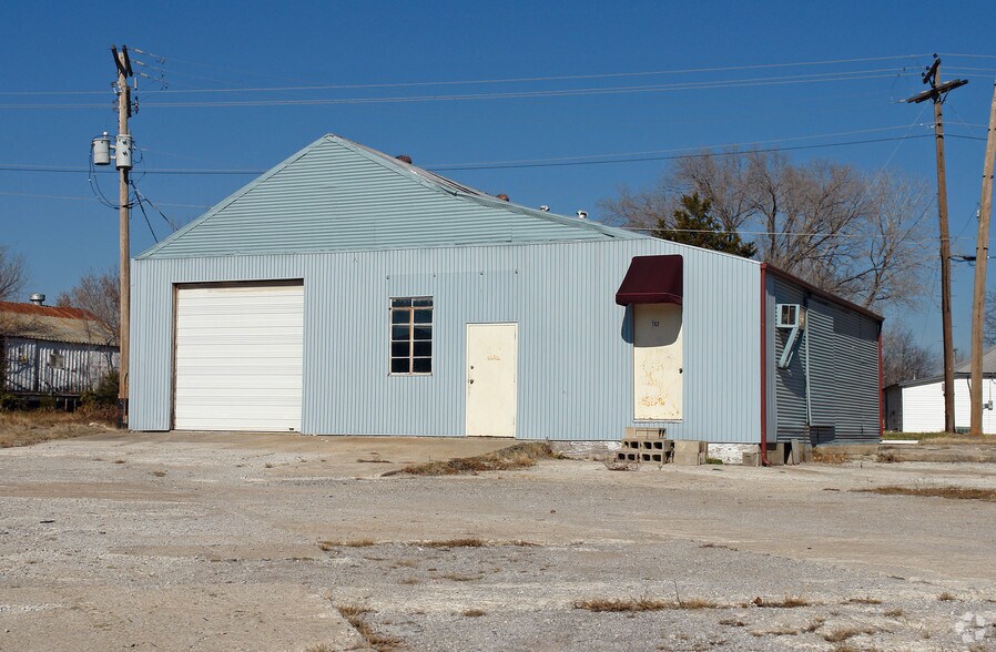 702 W Broadway St, Collinsville, OK à vendre - Photo principale – Image 1 sur 2