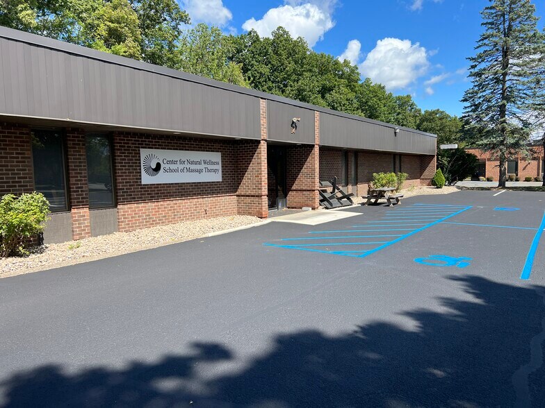 14 Computer Dr W, Colonie, NY à louer - Photo de l’immeuble – Image 2 sur 17