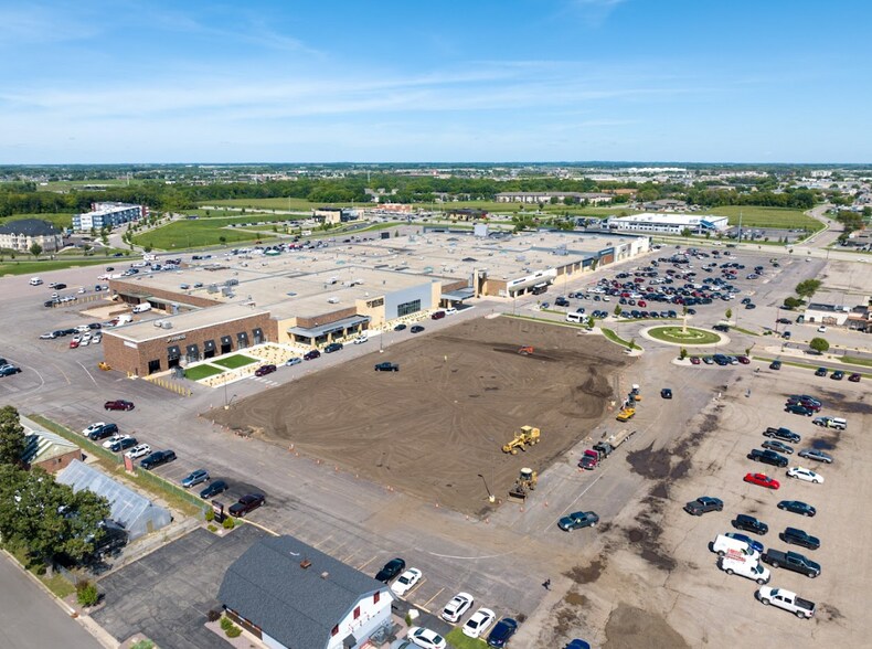 1400 Madison Ave, Mankato, MN à louer - Photo de l’immeuble – Image 1 sur 3