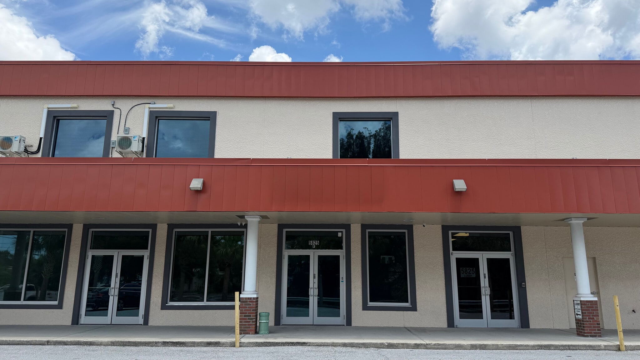 5825 66th St N, Saint Petersburg, FL à louer Photo intérieure– Image 1 sur 5