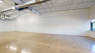 550-600 County Road D W, New Brighton, MN à louer Numérisation 3D Matterport– Image 1 sur 8