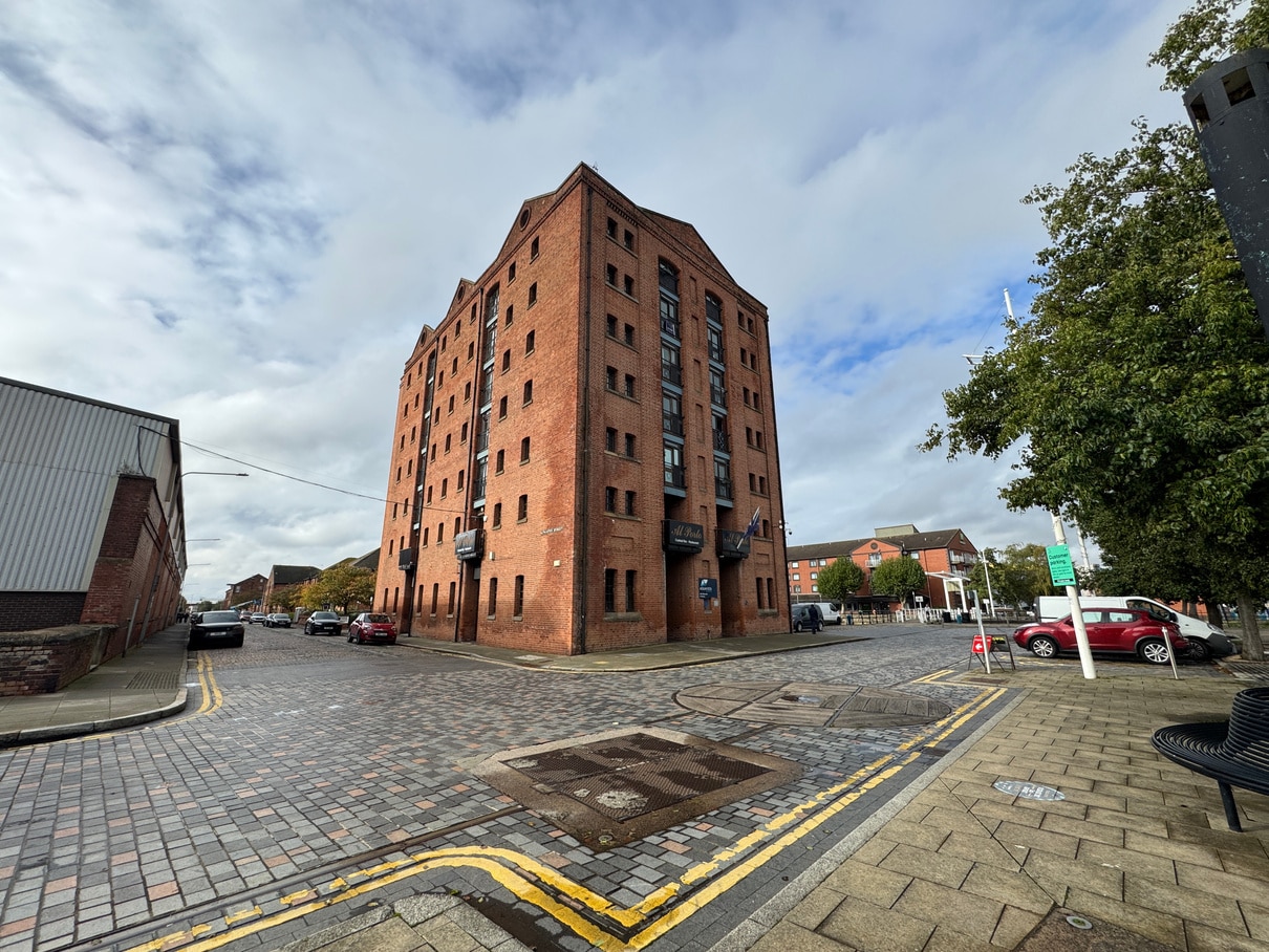 13 Hull Marina Warehouse, Hull à louer Photo principale– Image 1 sur 2