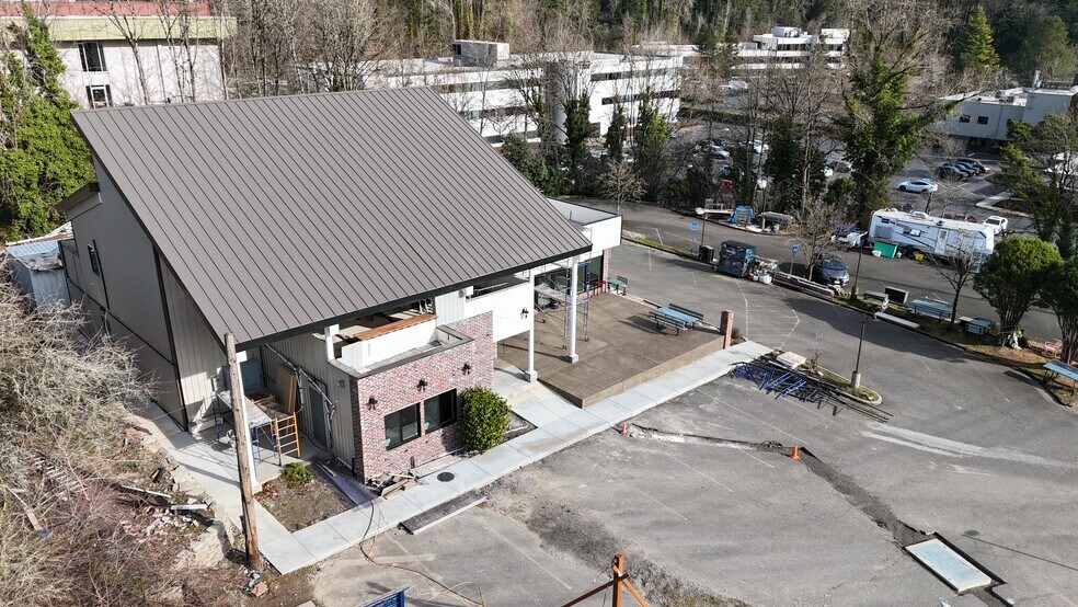 5515 SW Canyon Ct, Portland, OR à vendre - Photo de l’immeuble – Image 2 sur 4